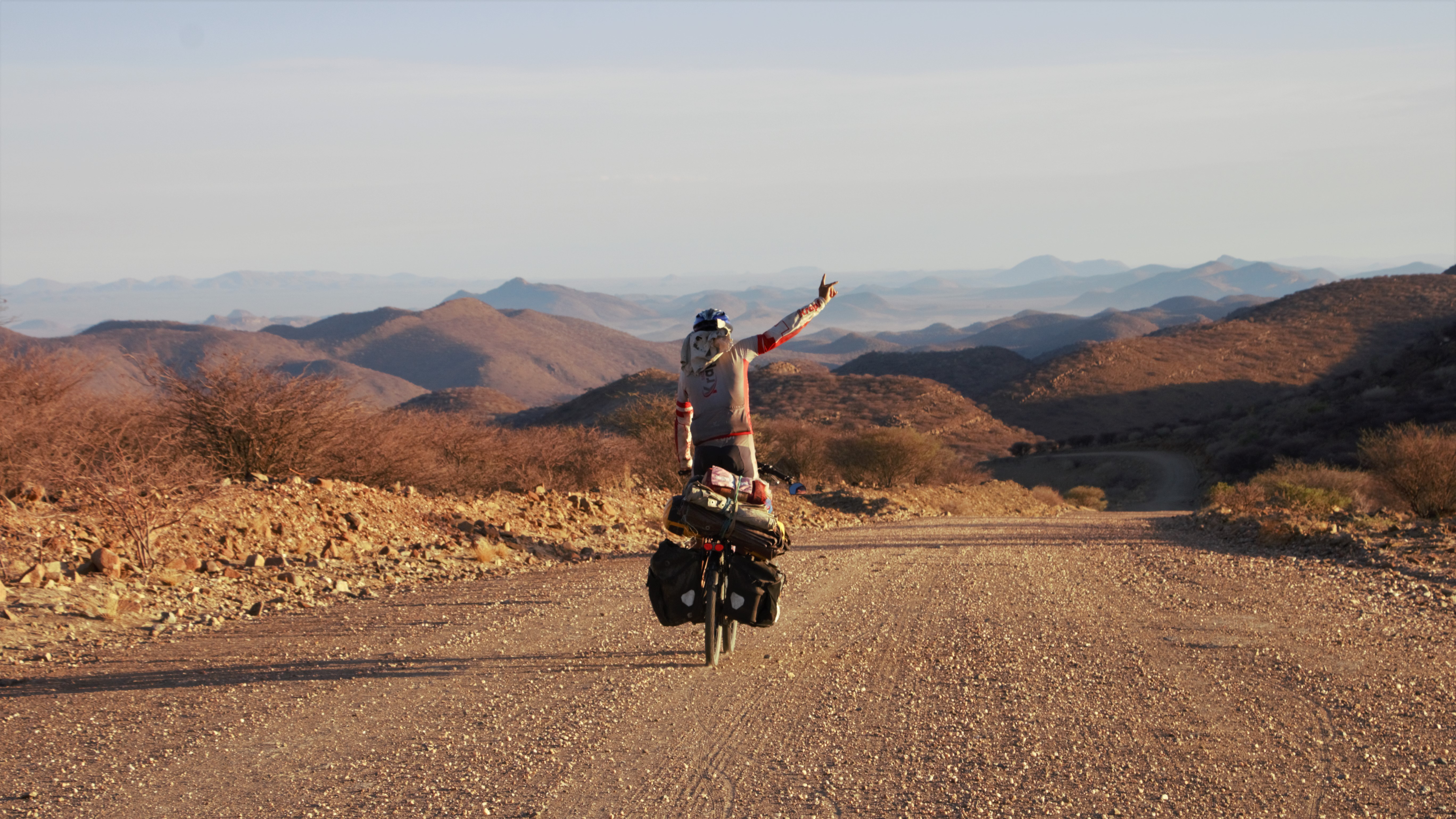 De la Suisse à l'Afrique du Sud<br/>et retour à vélo